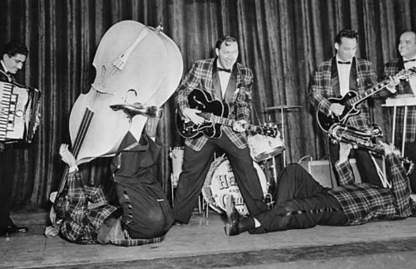 Show de Bill Haley & His Comets anos 50 com estilo rockabilly - guitarra elétrica
