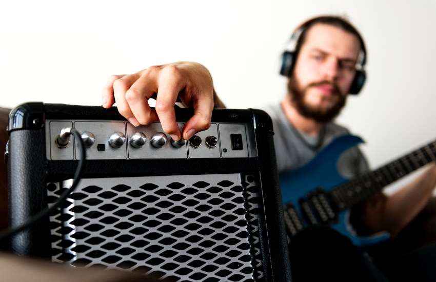 Quanto custa o Amplificador para guitarra - como tocar guitarra online