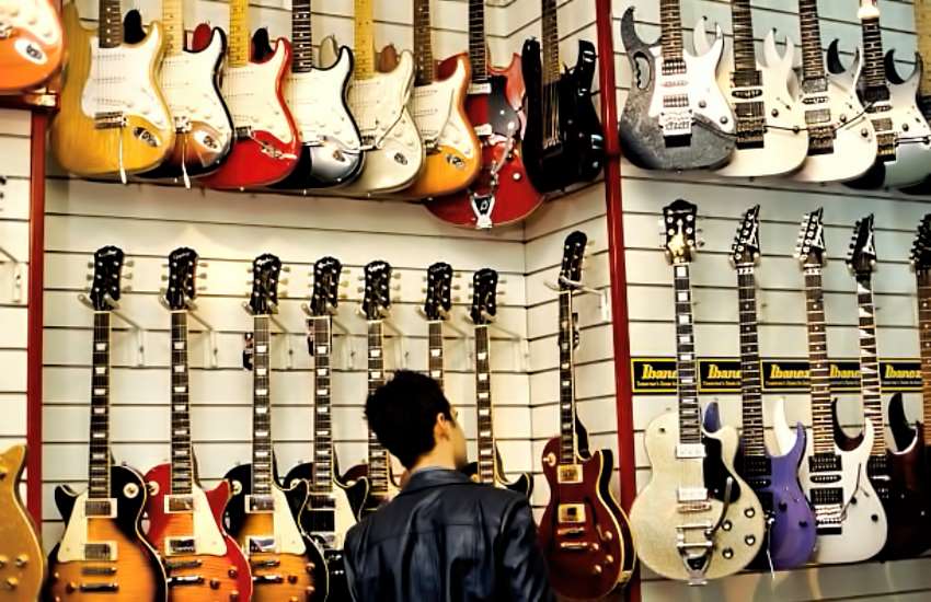 Quanto custa uma guitarra - como tocar guitarra online