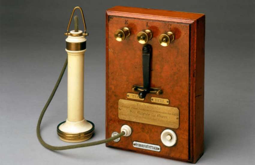Telefone de Alexander Graham Bell de 1875 - História da guitarra