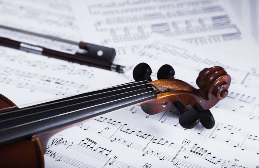 Vantagens de aprender como tocar violino online avançado