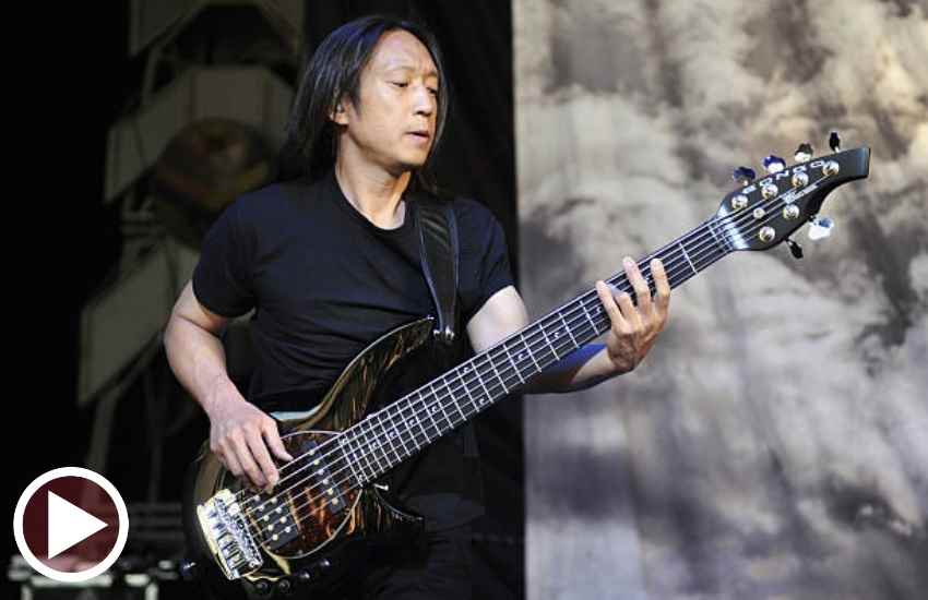 John Myung da banda Dream Theater